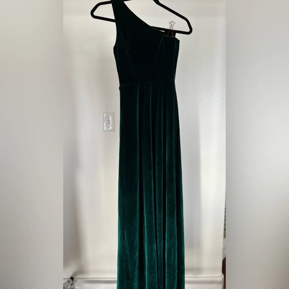 (Emerald Green) Tatiana Velvet One Shoulder Maxi Dress - Picture 11 of 13